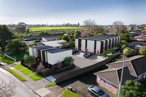 Photo of property in 7/79 Edmonton Road, Henderson, Auckland, 0612