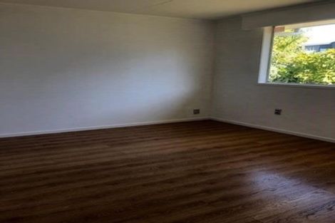 Photo of property in 1/84 Greenslade Crescent, Northcote, Auckland, 0627