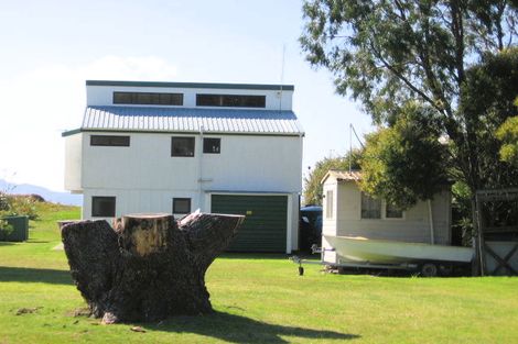 Photo of property in 21 Banks Street, Cooks Beach, Whitianga, 3591