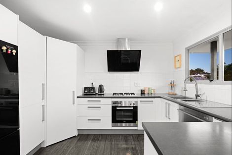 Photo of property in 22 Gilbass Avenue, Hamilton Lake, Hamilton, 3204