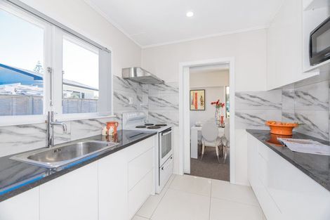 Photo of property in 117 Godley Road, Green Bay, Auckland, 0604