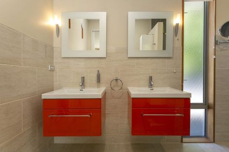 Photo of property in 5 Cameron Drive, Acacia Bay, Taupo, 3385