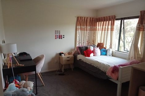 Photo of property in 9 San Fernando Way, Henderson, Auckland, 0612