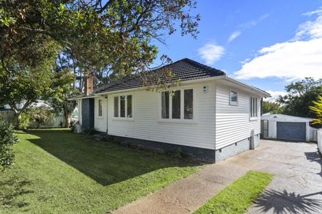 Photo of property in 6 Grainger Road, Te Atatu South, Auckland, 0610