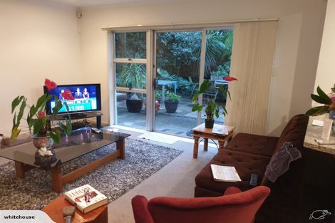 Photo of property in 17 Prestige Place, Castor Bay, Auckland, 0620
