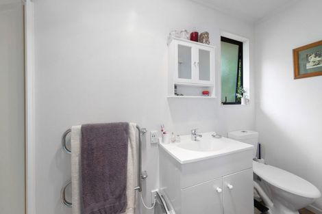 Photo of property in 25a Clairville Crescent, Wai O Taiki Bay, Auckland, 1072