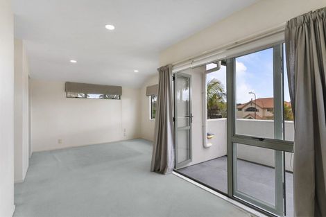 Photo of property in 4 San Ambrosio Rise, Henderson, Auckland, 0612