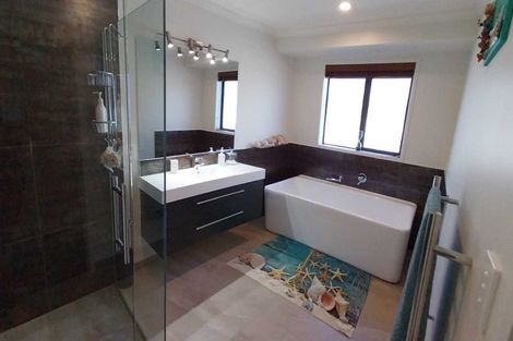 Photo of property in 10 Sophora Place, Papamoa Beach, Papamoa, 3118