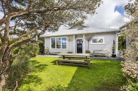 Photo of property in 7 Moana Road, Kelburn, Wellington, 6012