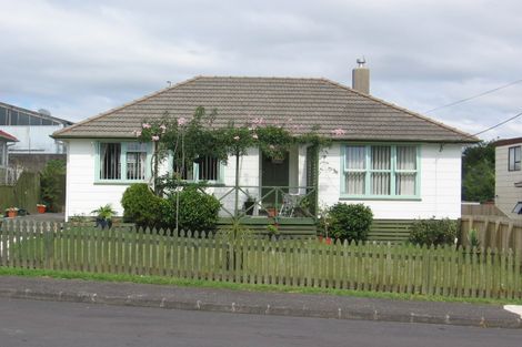 Photo of property in 82 Kelman Road, Kelston, Auckland, 0602