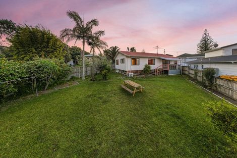 Photo of property in 1/29 Beaubank Road, Kelston, Auckland, 0602