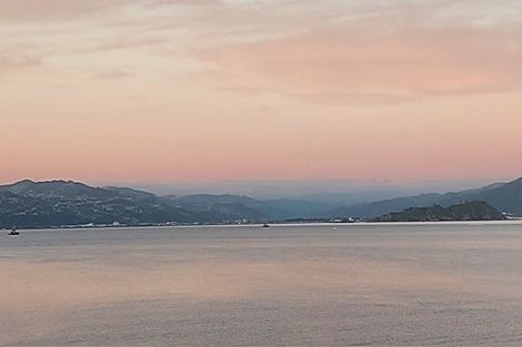 Photo of property in 2/148 Evans Bay Parade, Roseneath, Wellington, 6021