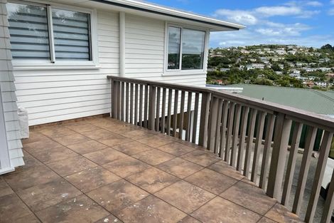 Photo of property in 16 Turville Crescent, Newlands, Wellington, 6037