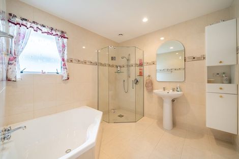 Photo of property in 9 Shaftesbury Grove, Stokes Valley, Lower Hutt, 5019