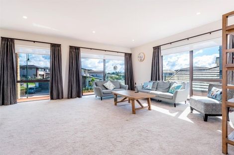 Photo of property in 21 Midhurst Avenue, Henderson, Auckland, 0612