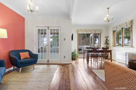Photo of property in 161 Sutherland Road, Lyall Bay, Wellington, 6022