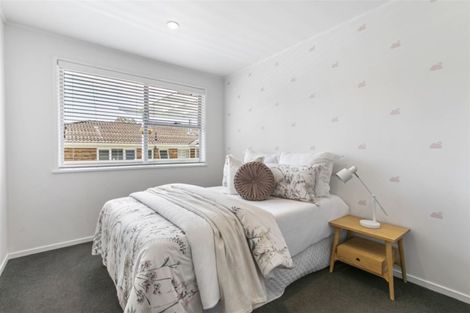 Photo of property in 52 Ravenwood Drive, Forrest Hill, Auckland, 0620