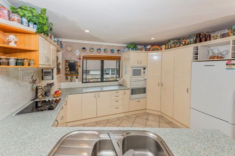 Photo of property in 15 Hogarth Rise, West Harbour, Auckland, 0618