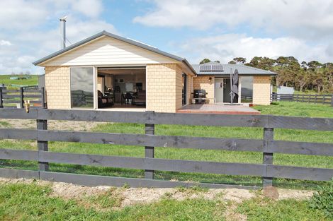 Photo of property in 173 Rangiora Road, Kaiwaka, 0573