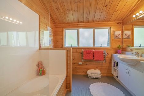 Photo of property in 9 Charles Green Drive, Cooks Beach, Whitianga, 3591