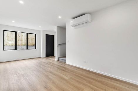 Photo of property in 5/94 Godley Road, Green Bay, Auckland, 0604