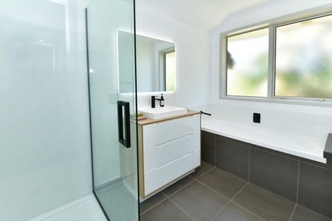 Photo of property in 966b Whangaparaoa Road, Manly, Whangaparaoa, 0930