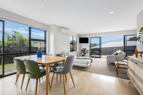 Photo of property in 1/2 Flotilla Place, Whitby, Porirua, 5024