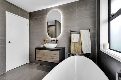 Photo of property in 6 Oliver O'leary Way, Westown, New Plymouth, 4310