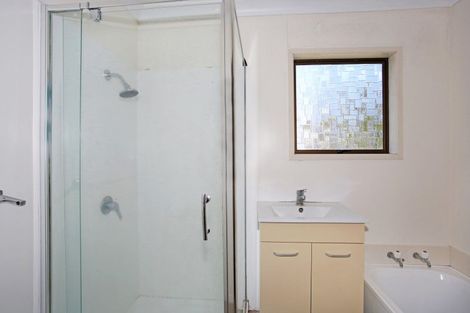 Photo of property in 26 Kingsclere Place, Goodwood Heights, Auckland, 2105