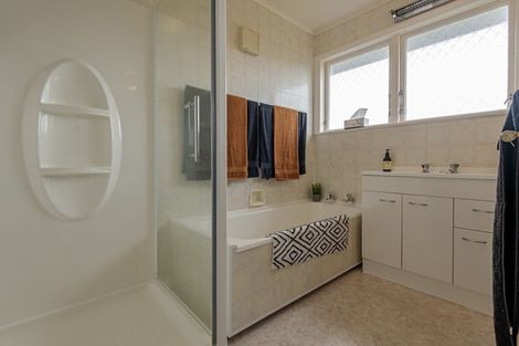 Photo of property in 1 Athlone Place, Hokowhitu, Palmerston North, 4410