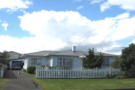 Photo of property in 92 Karaka Street, Castlecliff, Whanganui, 4501