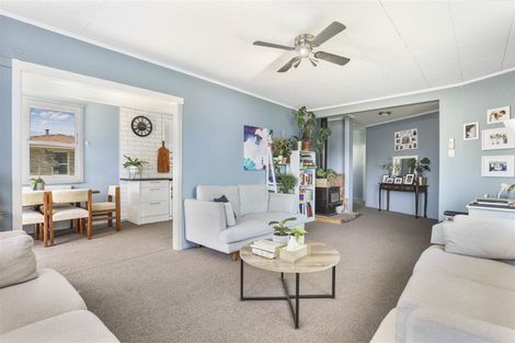 Photo of property in 2 Mabian Crescent, Deanwell, Hamilton, 3206