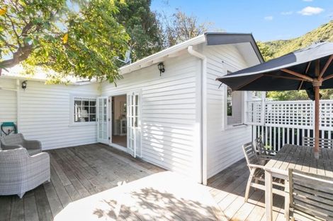 Photo of property in 6 Kowhai Street, Eastbourne, Lower Hutt, 5013