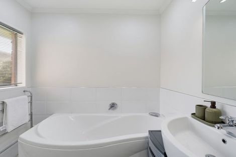 Photo of property in 8 Aintree Crescent, Awapuni, Palmerston North, 4412