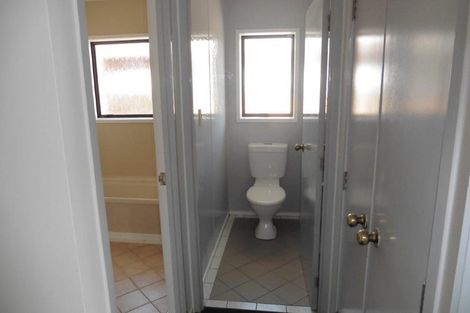 Photo of property in 39 Kirrie Avenue, Te Atatu South, Auckland, 0610