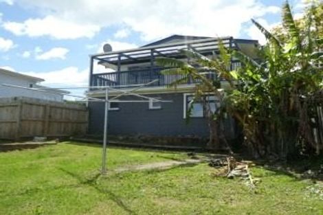 Photo of property in 81 Hobsonville Road, West Harbour, Auckland, 0618