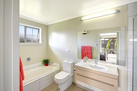 Photo of property in 42 Hagart-alexander Drive, Mosgiel, 9024