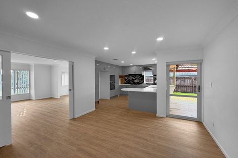 Photo of property in 65 Redcastle Drive, East Tamaki, Auckland, 2013