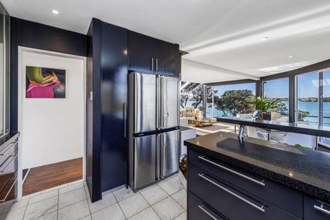 Photo of property in 2/81 Sylvan Avenue, Northcote, Auckland, 0627