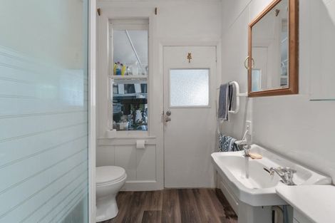 Photo of property in 14 Broadway, Picton, 7220