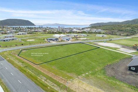 Photo of property in 2 Kahikatea Drive, Kinloch, Taupo, 3377