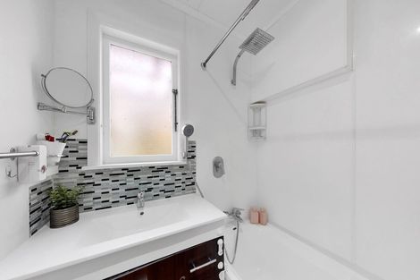 Photo of property in 16 Kenmore Street, Westown, New Plymouth, 4310