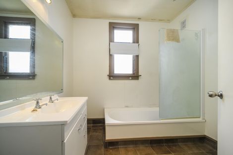 Photo of property in 629 Featherston Street, Roslyn, Palmerston North, 4414