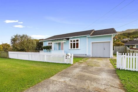 Photo of property in 25 Findlay Street, Tawa, Wellington, 5028