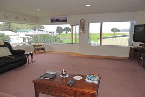 Photo of property in 9 Bill Nolan Place, Mahia, 4198