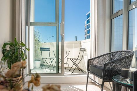 Photo of property in 31 Karo Drive, Te Aro, Wellington, 6011