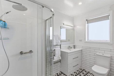 Photo of property in 17 Margaret Road, Raumati Beach, Paraparaumu, 5032