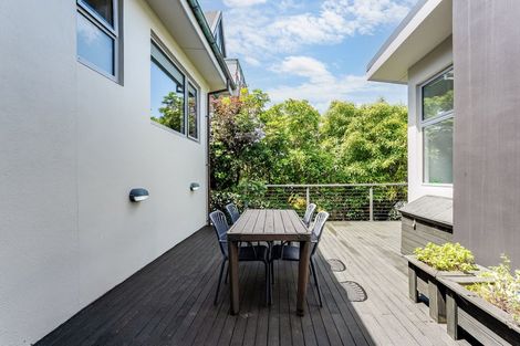 Photo of property in 40 Seaview Road, Paremata, Porirua, 5024