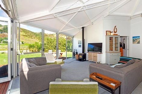 Photo of property in 86 Fortescue Street, Mahia, 4198