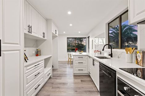 Photo of property in 2 Forest Hill Road, Henderson, Auckland, 0612